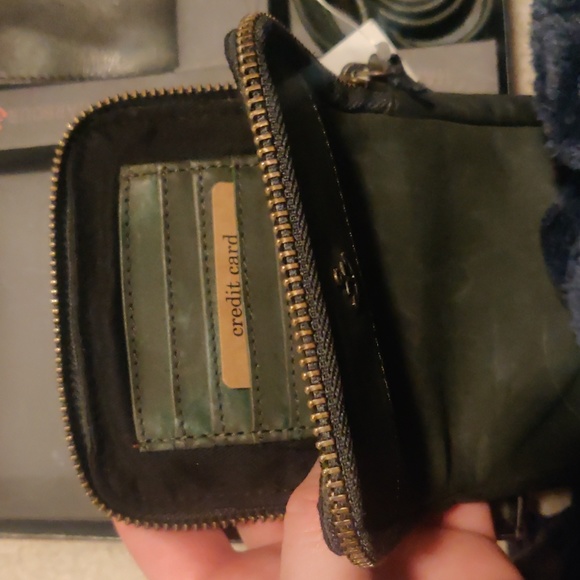 New! Harbour 2nd Crossbody Leather and coin Purse gift set - Picture 4 of 11